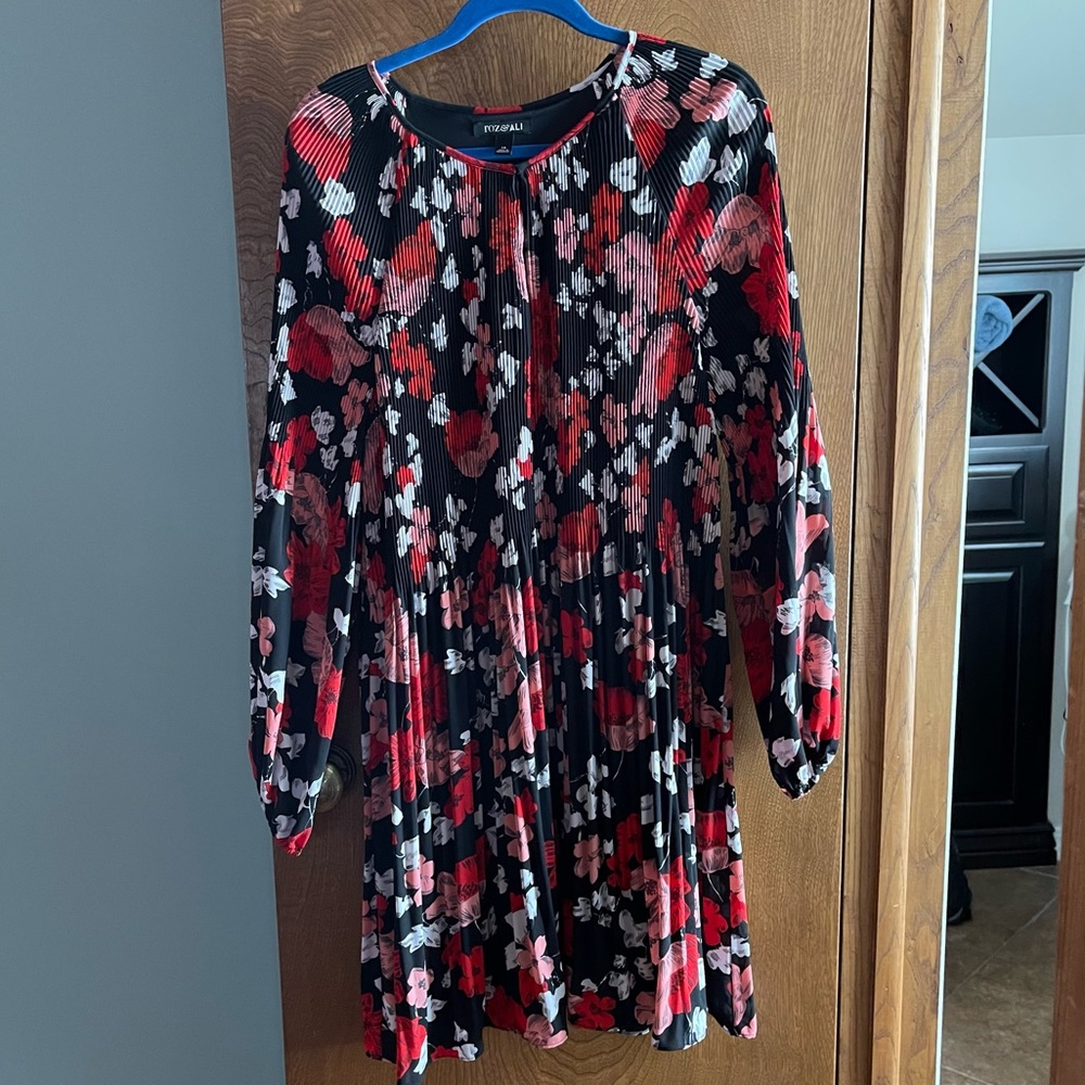 Roz & Ali floral pleated dress size 14